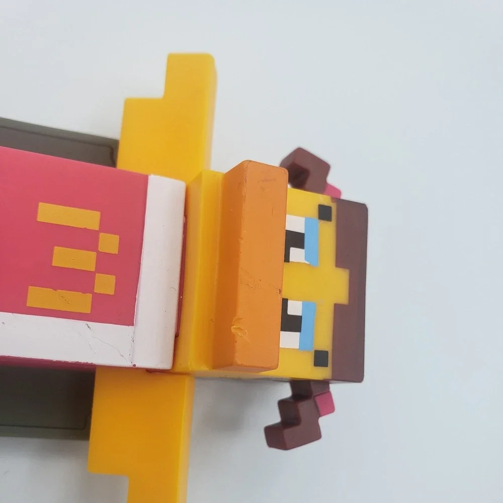 LIMITED EDITION Minecraft McDonalds Statue and- Birdie wings‎